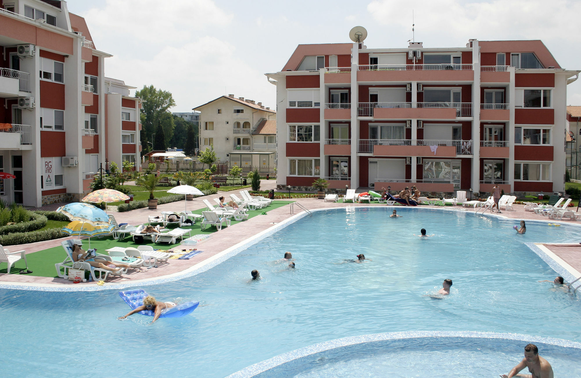 Sunny Fort Apartments Солнечный берег Экстерьер фото